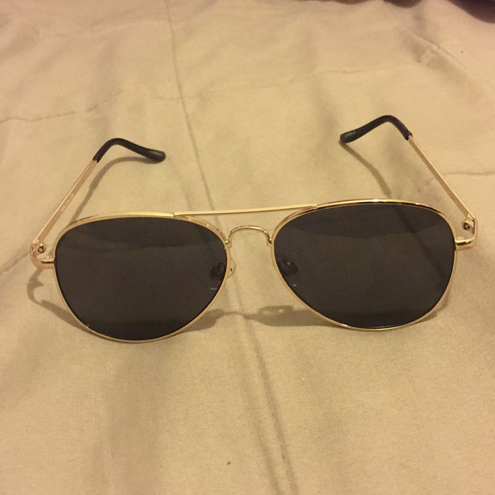 Black/gold retro glasses